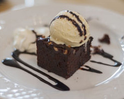 Brownie con helado