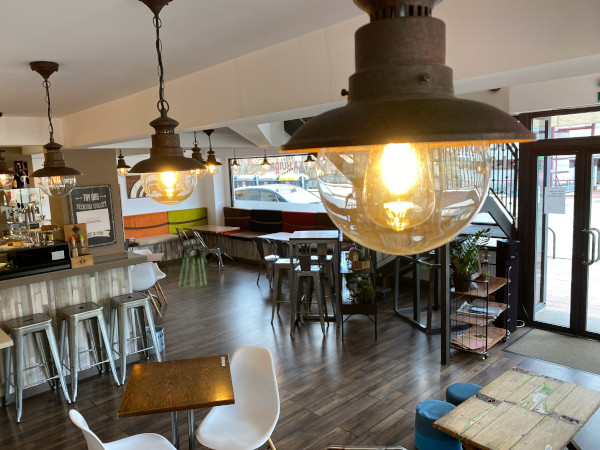 Interior de La Huida Gastrobar